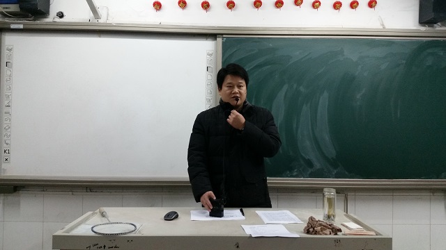 校长驻守年级 积极研究课改