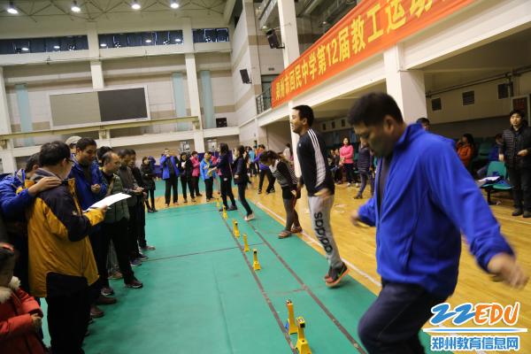 郑州回中雨中运动会 快乐嗨翻天