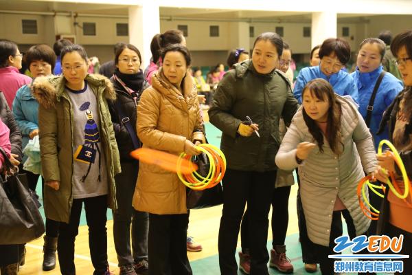 郑州回中雨中运动会 快乐嗨翻天