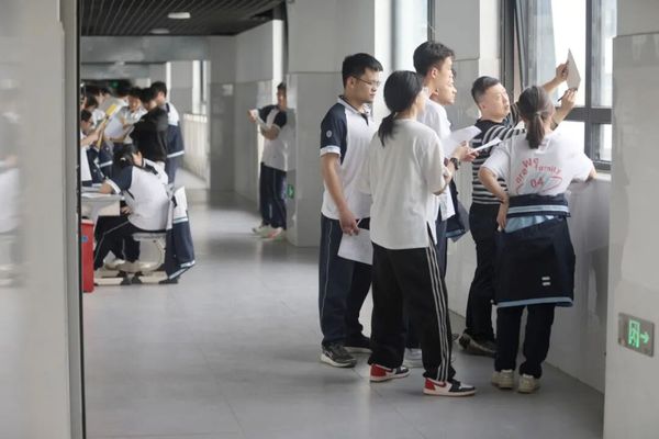 12教师教学楼走廊日常辅导