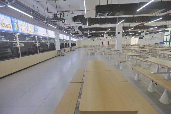 25学生餐厅内景